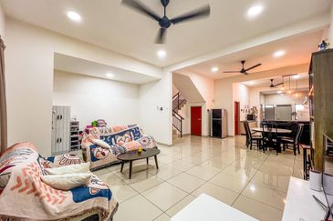 Evira @ Warisan Puteri