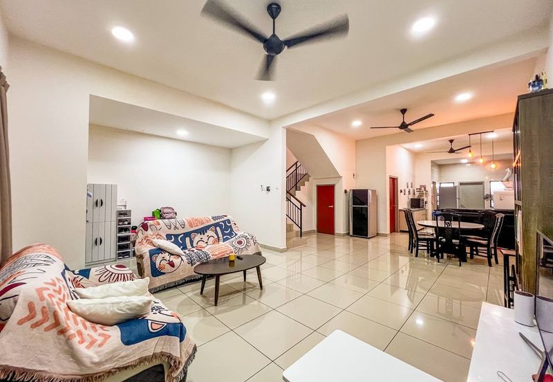 Evira @ Warisan Puteri