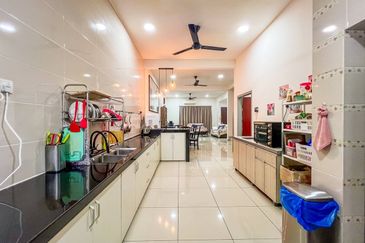 Evira @ Warisan Puteri