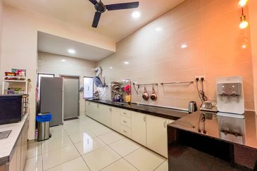 Evira @ Warisan Puteri