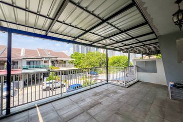 Evira @ Warisan Puteri