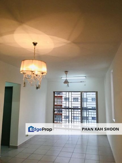 Suria Permai Apartment, Seri Kembangan [Unit Corner], Selangor, Seri Kembangan