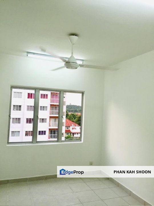Suria Permai Apartment, Seri Kembangan [Unit Corner], Selangor, Seri Kembangan