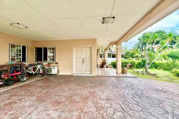 KGSAAS Golf Club, Seksyen 13