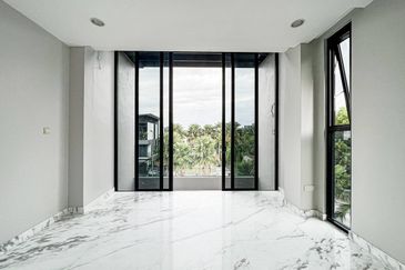 Perdana Lakeview East