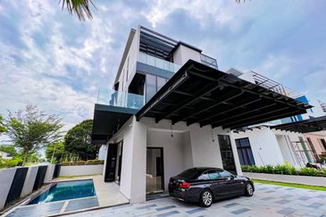 Perdana Lakeview East