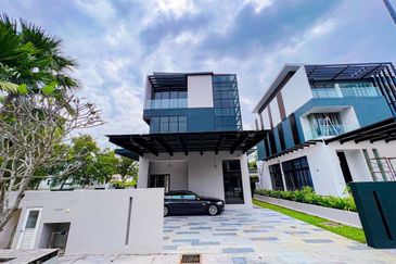 Perdana Lakeview East