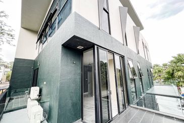 Perdana Lakeview East