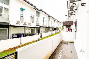 Parkfield Residences, Tropicana Heights