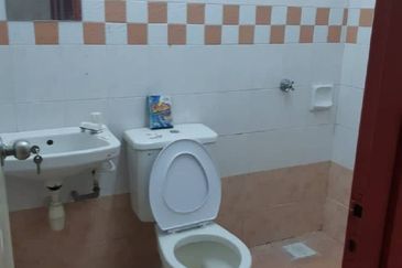 Jalan Spektrum U16 @ Taman Bukit Subang