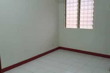 Jalan Spektrum U16 @ Taman Bukit Subang