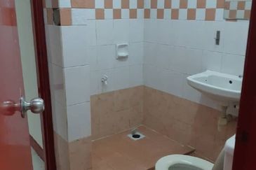 Jalan Spektrum U16 @ Taman Bukit Subang