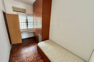 Jalan Turmalin 7/12F