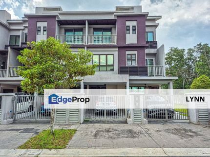  FREEHOLD & RENOVATED STRATA LINK 3-STOREY TOWNVILLA BANDAR PUTERI BANGI, Selangor, Bangi