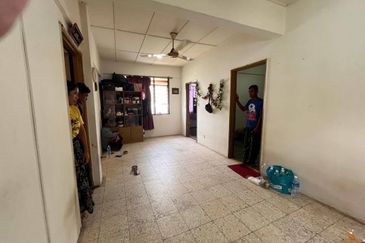 Dahlia Apartment, Putra Perdana