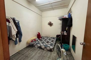 Dahlia Apartment, Putra Perdana