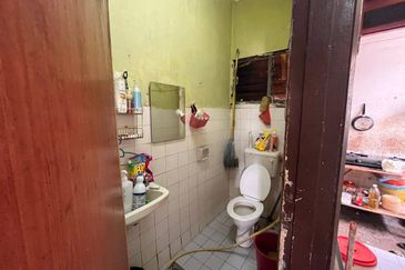 Dahlia Apartment, Putra Perdana