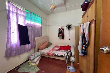 Dahlia Apartment, Putra Perdana