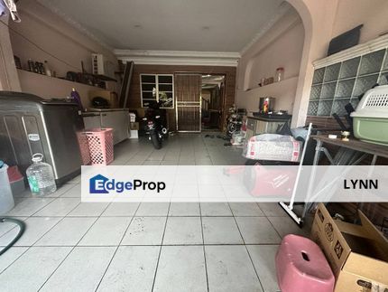 WALKING DISTANCE TO SK SEKSYEN 18 SHAH ALAM DOUBLE STOREY TERRACE HOUSE, Selangor, Shah Alam