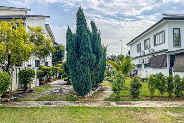 ENDLOT 2-STOREY SUPERLINK D'ALPINIA BANDAR 16 SIERRA,PUCHONG SOUTH