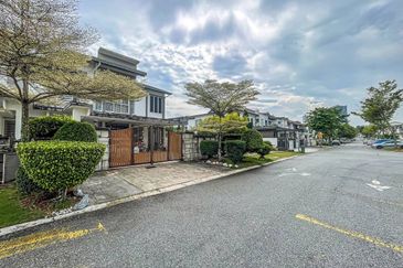 ENDLOT 2-STOREY SUPERLINK D'ALPINIA BANDAR 16 SIERRA,PUCHONG SOUTH