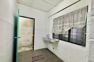 Pangsapuri Teratai, Bukit Subang