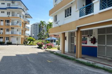 WALKING DISTANCE TO BEACH FULLY FURNISHED 