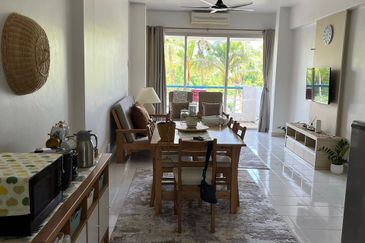 WALKING DISTANCE TO BEACH FULLY FURNISHED 
