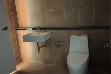 Lakefront Condominium | Emerald Hills @ Alam Damai