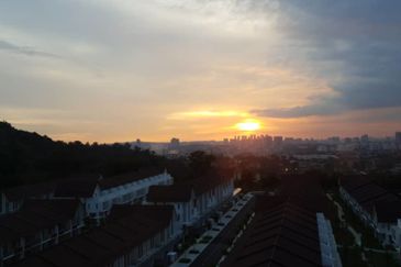 Lakefront Condominium | Emerald Hills @ Alam Damai