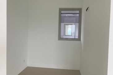 Lakefront Condominium | Emerald Hills @ Alam Damai