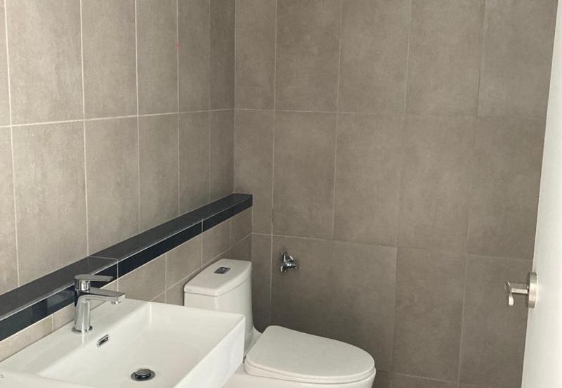 Lakefront Condominium | Emerald Hills @ Alam Damai