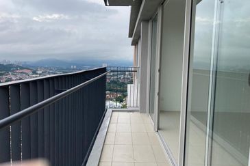 Lakefront Condominium | Emerald Hills @ Alam Damai