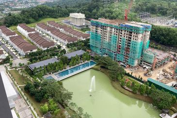 Lakefront Condominium | Emerald Hills @ Alam Damai