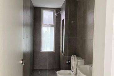 Lakefront Condominium | Emerald Hills @ Alam Damai