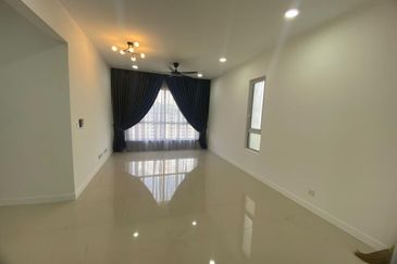 Lakefront Condominium | Emerald Hills @ Alam Damai