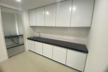 Lakefront Condominium | Emerald Hills @ Alam Damai