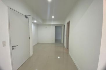 Lakefront Condominium | Emerald Hills @ Alam Damai