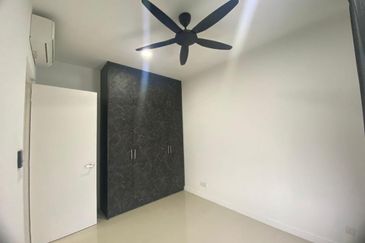 Lakefront Condominium | Emerald Hills @ Alam Damai