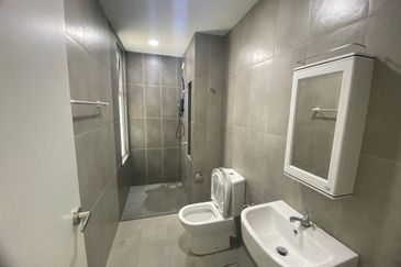 Lakefront Condominium | Emerald Hills @ Alam Damai