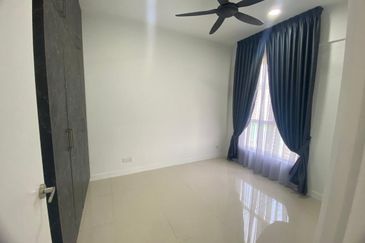 Lakefront Condominium | Emerald Hills @ Alam Damai