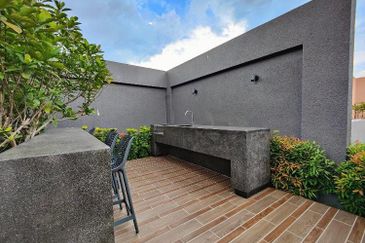 Lakefront Condominium | Emerald Hills @ Alam Damai