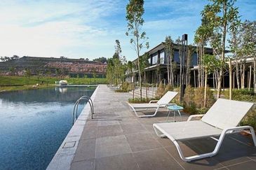 Lakefront Condominium | Emerald Hills @ Alam Damai