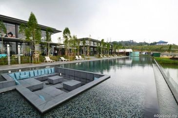 Lakefront Condominium | Emerald Hills @ Alam Damai