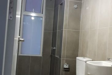 Lakefront Condominium | Emerald Hills @ Alam Damai