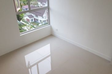 Lakefront Condominium | Emerald Hills @ Alam Damai