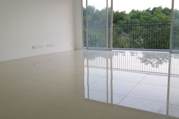 Lakefront Condominium | Emerald Hills @ Alam Damai