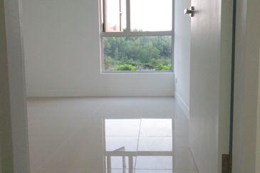 Lakefront Condominium | Emerald Hills @ Alam Damai