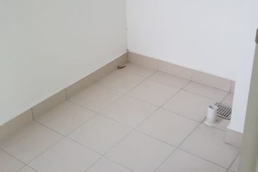 Lakefront Condominium | Emerald Hills @ Alam Damai