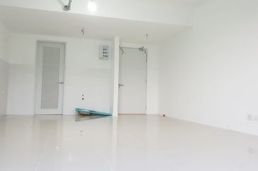 Lakefront Condominium | Emerald Hills @ Alam Damai